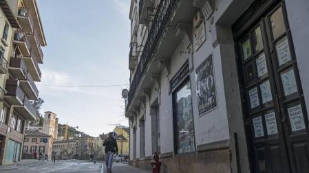 Destinar locales vacíos a viviendas  exigiría primero modificar el Pepri