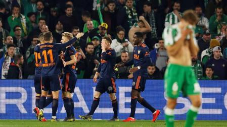 El Valencia ahoga las esperanzas béticas tras remontar
