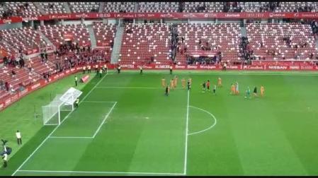 Los jugadores de Osasuna no se olvidaron de su afición tras ganar al Sporting