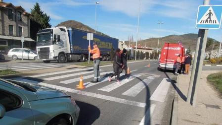Una mujer de 74 años, herida grave tras ser atropellada en la Ronda Este, en Huarte