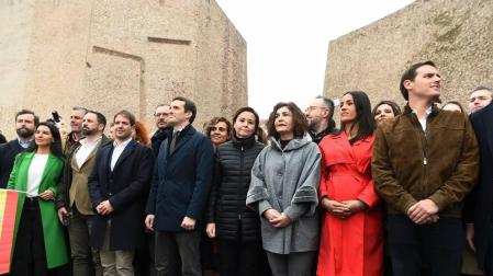 Casado, Rivera y Abascal, en la misma foto al final de la concentración en Madrid