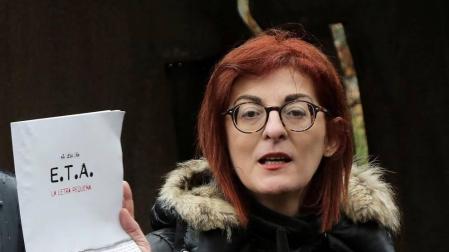 Maite Pagazaurtundua pregunta a Otegi si "el fin justificó los medios"
