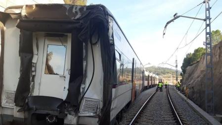 Trabajan en Castellgalí (Barcelona) para restablecer la circulación de trenes