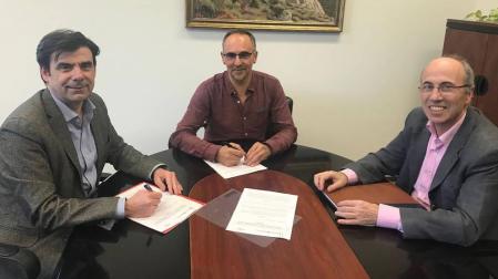 El director general de Educación Roberto Pérez junto a representantes de ANEL