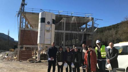 María Solana junto a representantes del Departamento de Educación y de Roncal en la visita a las obras del nuevo colegio