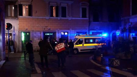 Dos españoles, heridos graves en una pelea entre hinchas del Sevilla y el Lazio