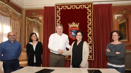 Ampliado el convenio para impulsar la acogida de refugiados en Pamplona