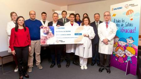 Clientes de Saltoki donan sus premios de Lotería al programa 'Niños contra el cáncer'