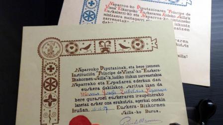 Diplomas de 1957 otorgados a niños y niñas navarras por la Diputación Foral de Navarra por saber vascuence.