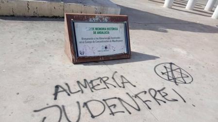 Realizan pintadas nazis en monumento a las víctimas de Mauthausen de Almería