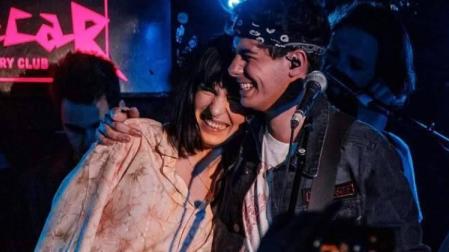Natalia Lacunza canta junto a Alfred García en el concierto de pregira del catalán.