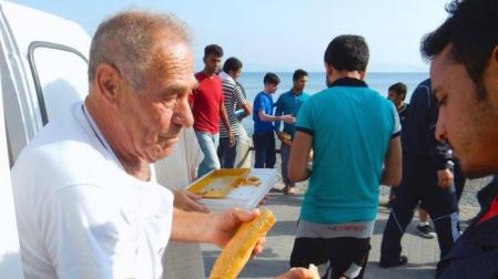 Muere el panadero griego que durante meses hizo pan gratis para los refugiados