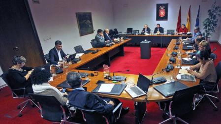 La Comisión que investiga sobre Caja Navarra el día en que compareció el ex presidente Miguel Sanz.