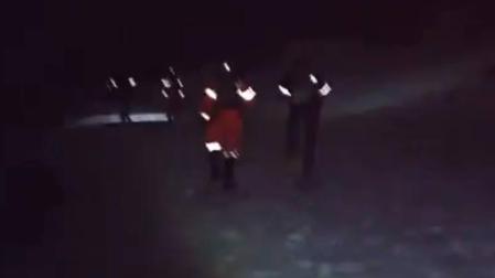 Bomberos, durante la operación de rescate.