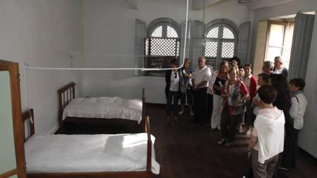 Un grupo de ciudadanos en una de las visitas guiadas al convento de las Salesas, en 2011.