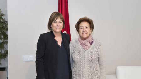 Uxue Barkos y Lucía Odria, en el despacho presidencial.