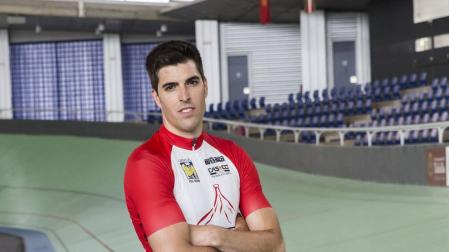 Juan Peralta, en el Velódromo Miguel Induráin de Tafalla.