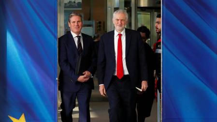 El líder laborista y principal opositor británico, Jeremy Corbyn, con el jefe negociador de la Unión Europea (UE) para el "brexit", Michel Barnier.