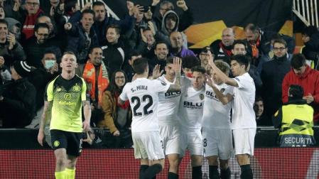 El Valencia aprovechó su superioridad numérica para clasificarse