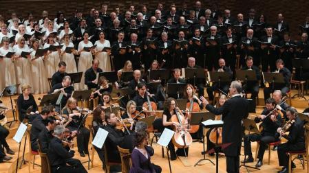 El Orfeón Pamplonés cerraba este sábado con una lluvia de aplausos su participación en las Noches Blancas de San Petersburgo tras dos conciertos que pusieron en pie al público del Mariinsky Concert Hall.