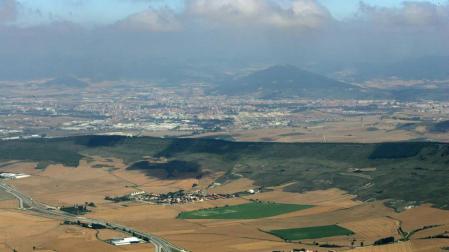 Vista desde la Higa de Monreal de una parte del Valle de Elorz.