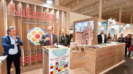 El vicepresidente Ayerdi, en la inauguración de Navartur el pasado viernes, con la rotulación del stand de Navarra a su espalda.