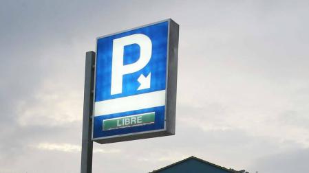 Una señal de parking.