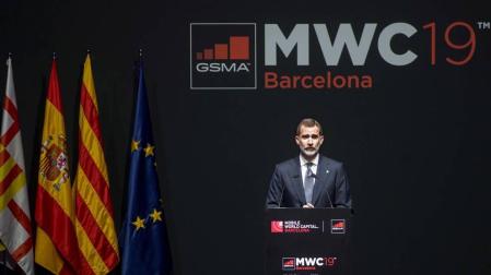 El Rey reivindica en el MWC ante Torra que España es una democracia plena