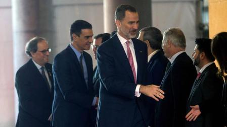 El Rey y Sánchez abren el Mobile con Torra, que evita la foto en el stand español
