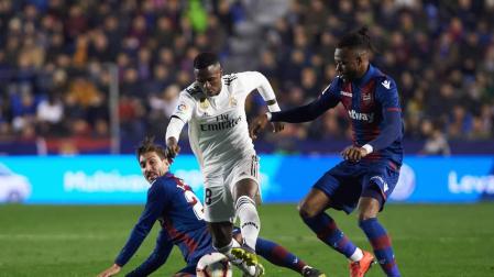 Doukouré se lesionó el ligamento de la rodilla en el penalti a Casemiro