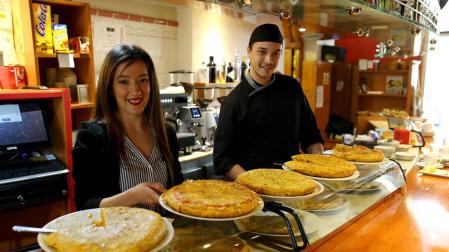 Todo un escaparate de tortillas de patata