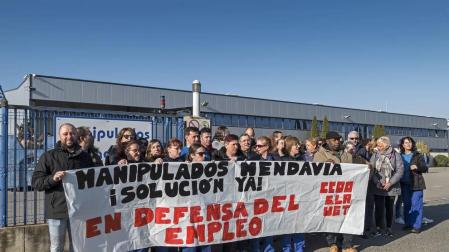 Concentración de protesta celebrada este martes por parte de la plantilla de Manipulados Mendavia.