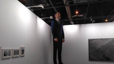 Ninot, obra de Santiago Sierra y Eugenio Merino en ARCO que representa al rey Felipe VI.