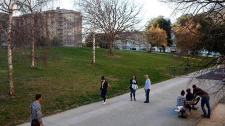 Vista de la zona de los “montículos” en el Parque de la Paz. La zona se reformará por fases.