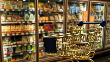 Cuatro de cada diez españoles solo tiene dinero para comprar lo básico
