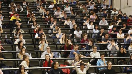 Primer día de exámenes en las pruebas del pasado año celebradas en el Aulario de la Universidad Pública de Navarra.