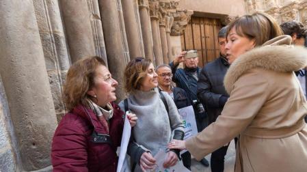 La madre de Izan pide a la presidenta Barkos el medicamento para su hijo