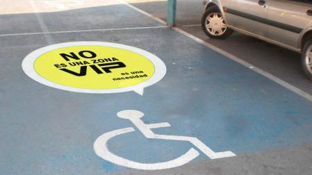 Campaña sobre el uso de plazas para discapacitados en Pamplona.