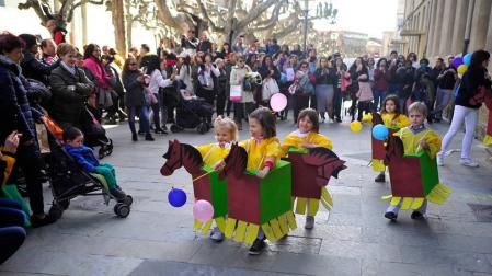Carnaval escolar en el 'Viernes flaco' de Tafalla