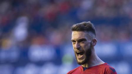 Roberto Torres celebró de esta forma el gol que decidió el partido. Es su décimo de la temporada.