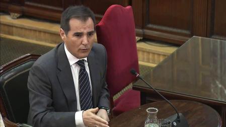 El Gobierno ofreció a Puigdemont votar en la calle para evitar el 1-O