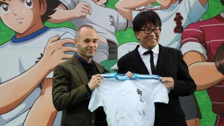 Iniesta inaugura en Tokio una estación dedicada a la serie 'Oliver y Benji'