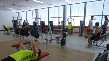 El polideportivo de Estella enseña a los usuarios su nuevo gimnasio
