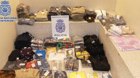 Las prendas de ropa incautadas en Logroño por la Policía Nacional.