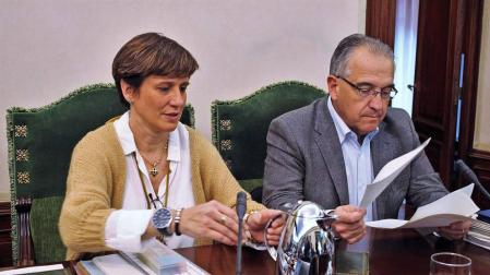 Los regionalistas Ana Elizalde y Enrique Maya, al inicio de la sesión.