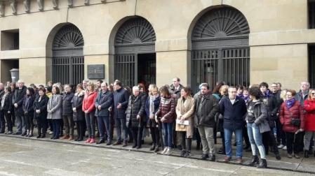 El Gobierno foral y partidos navarros se concentran a favor de la igualdad