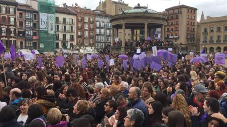Concentración en la plaza del Castillo de Pamplona por el Día de la Mujer