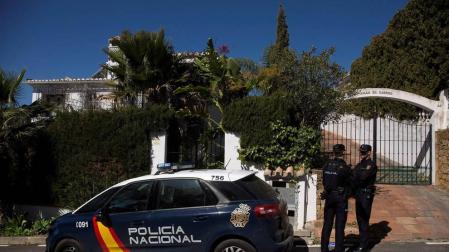 Detenido un hombre como presunto autor de la muerte de su mujer en Estepona