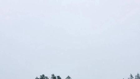 La alegría de Araitz Claramunt Oregi, de 22 años,  en un paisaje nevado de Finlandia.