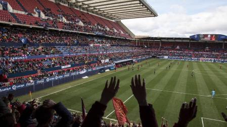 El Sadar se rinde ante el equipo femenino de Osasuna